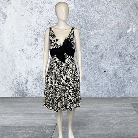 Rickie Freeman for Teri Jon Dresses & Skirts - Rickie Freeman Teri Jon Sleeveless V Neck Black & White Dress W Bow Detail